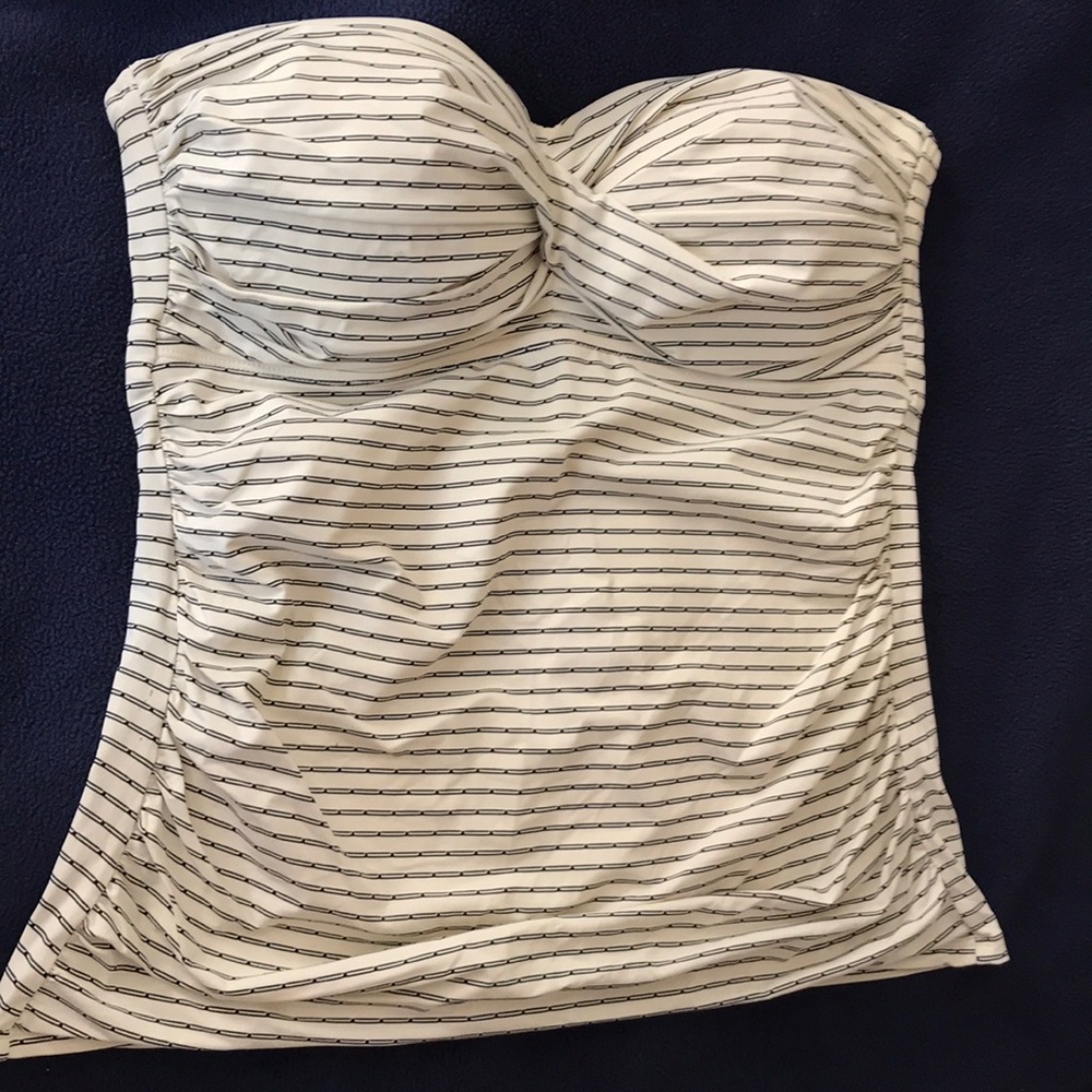 Bathing suit top off white with black lines👙